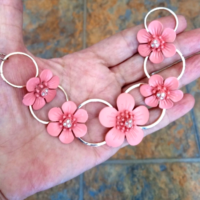 New Pink Flowered Necklace 18$